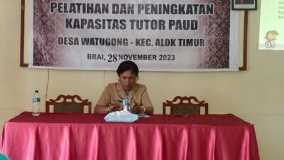 Sekcam Alok Timur Secara Resmi Membuka Bimtek Peningkatan Kapasitas Tenaga Pendidik TK/PAUD di Desa Watu Gong