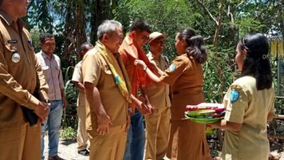 5 Buah Rumah Program Bupati TTU, Tekun Melayani Plus di Desa Botof Diresmikan dan Diserahkan ke Penerima Manfaat