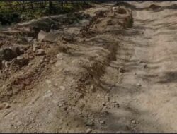 Akses Jalan dari Cikal Bakal Kota Kefamenanu Beraspal Tanah Liat Kering, Janji Perbaiki Hanya Pemanis Setiap Masa Pemimpin