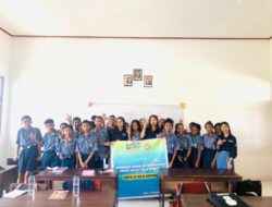 Mahasiswi Unwira Kupang Lakukan Pelatihan Publik Speaking di SMPN 20 Kota Kupang.