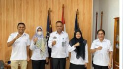 Pose Bersama Kepala Rutan Kefamenanu dan Pegawai bersma Kunjungan Dari Bawaslu TTU. (Jho Aban)