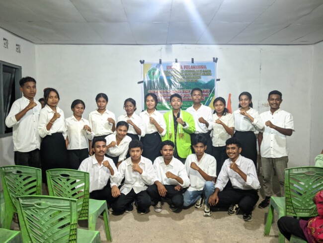 Pose Bersama Ketua IKMA TTS Kefamenanu Bersama Anggota Baru. (Jho Aban)