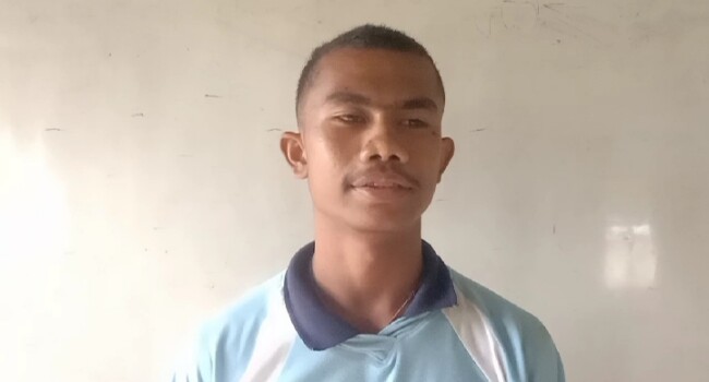 Foto:Siswa Kelas IX SMAK Loli, Marsel M. Nau, saat menyampaikan pernyataannya. (Jho Aban)