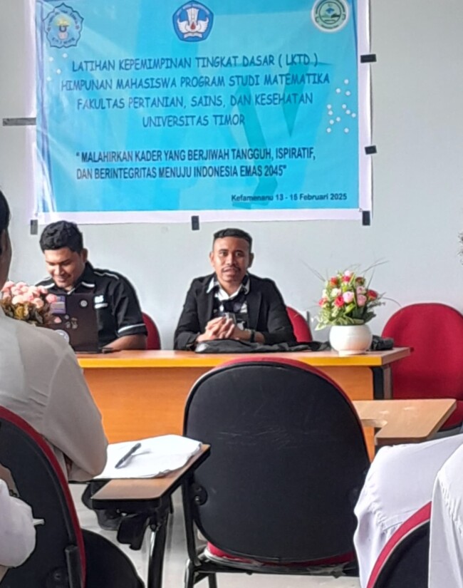 Foto:Dua Jurnalis bawakan materi pada kegiatan LKTD HMP Matemati Unimor.